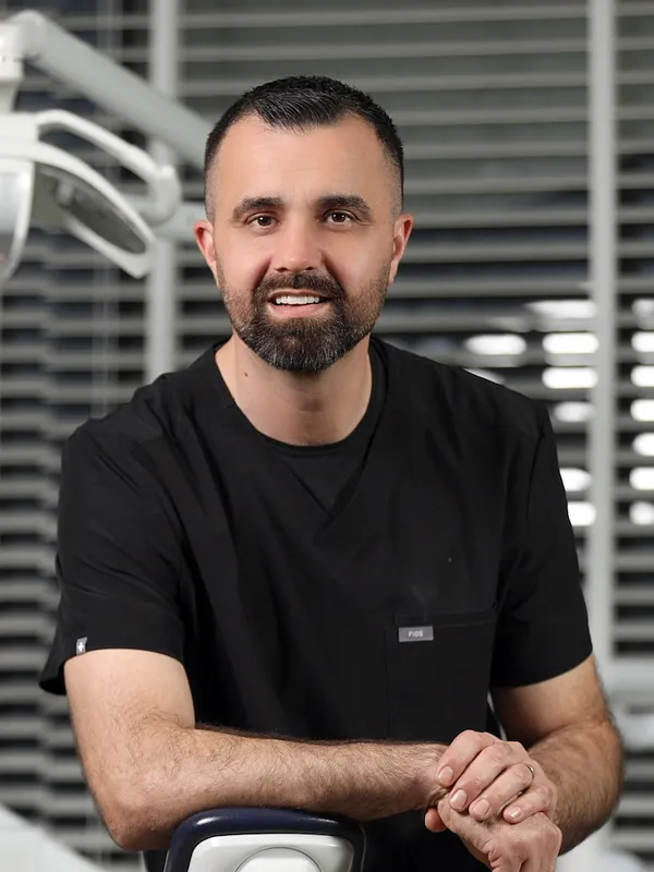 Dr. Ridvan Asani